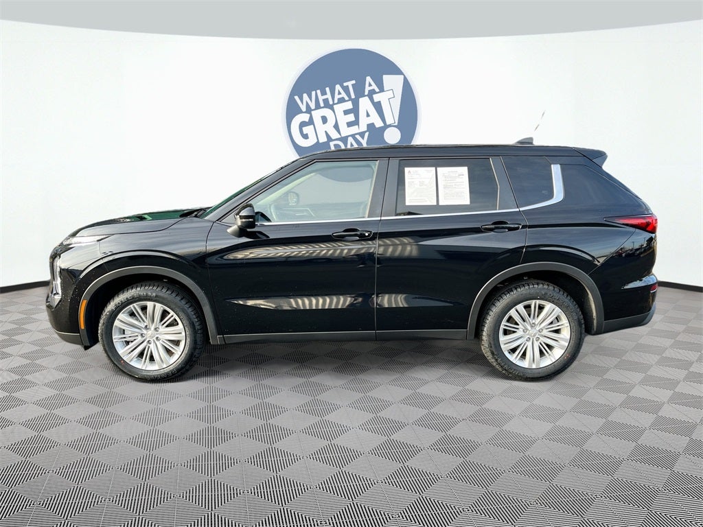 2024 Mitsubishi Outlander ES