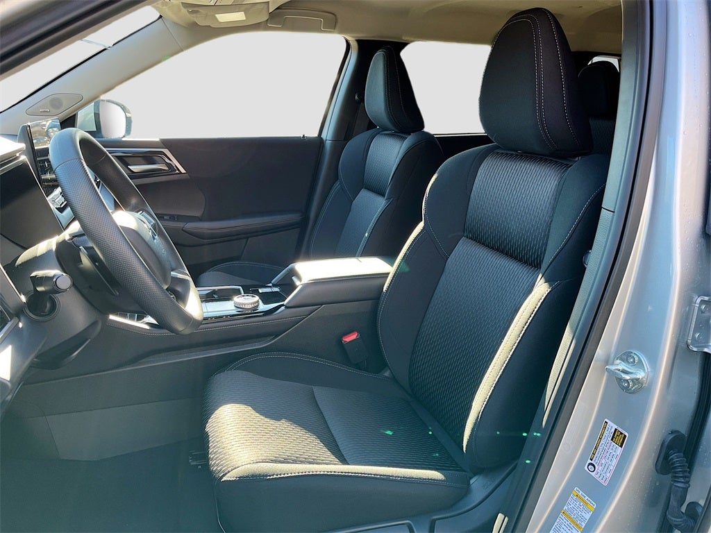 2025 Mitsubishi Outlander ES