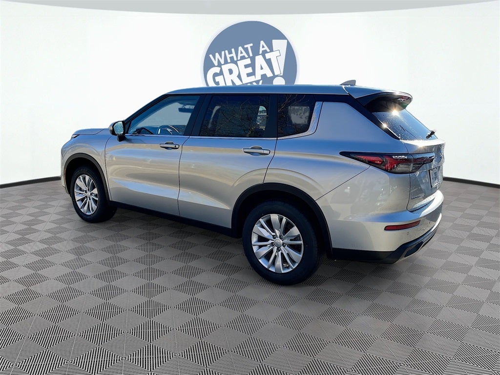 2025 Mitsubishi Outlander ES
