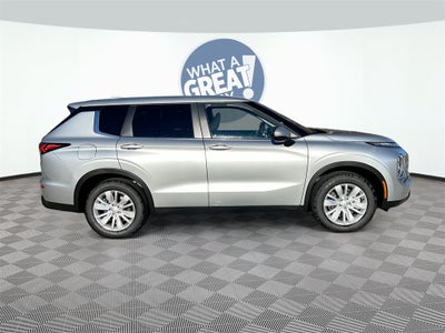 2025 Mitsubishi Outlander ES