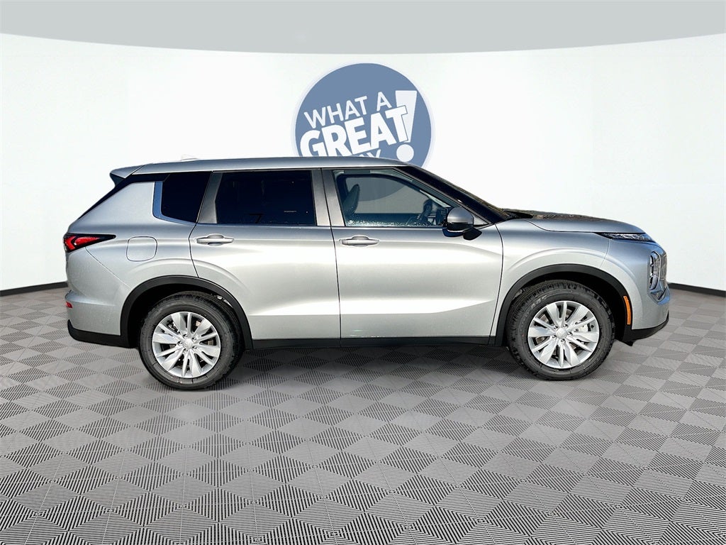 2025 Mitsubishi Outlander ES