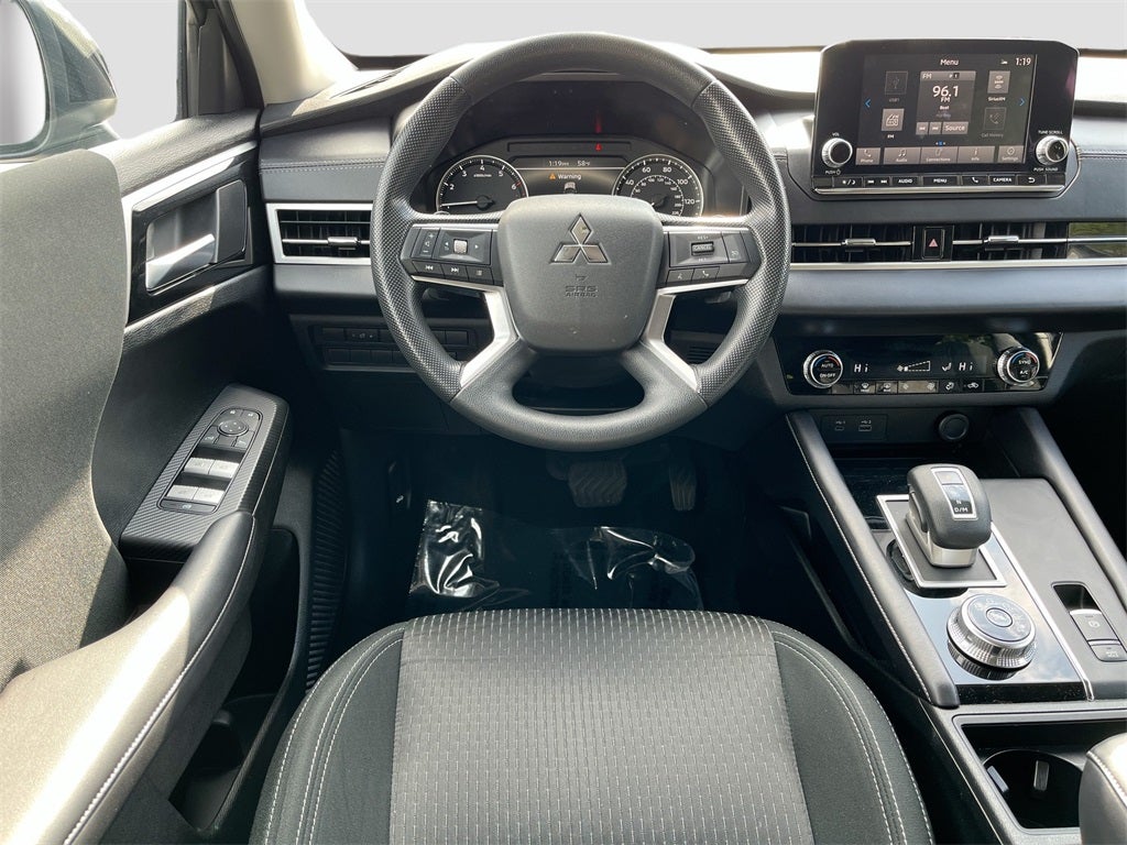 2024 Mitsubishi Outlander ES