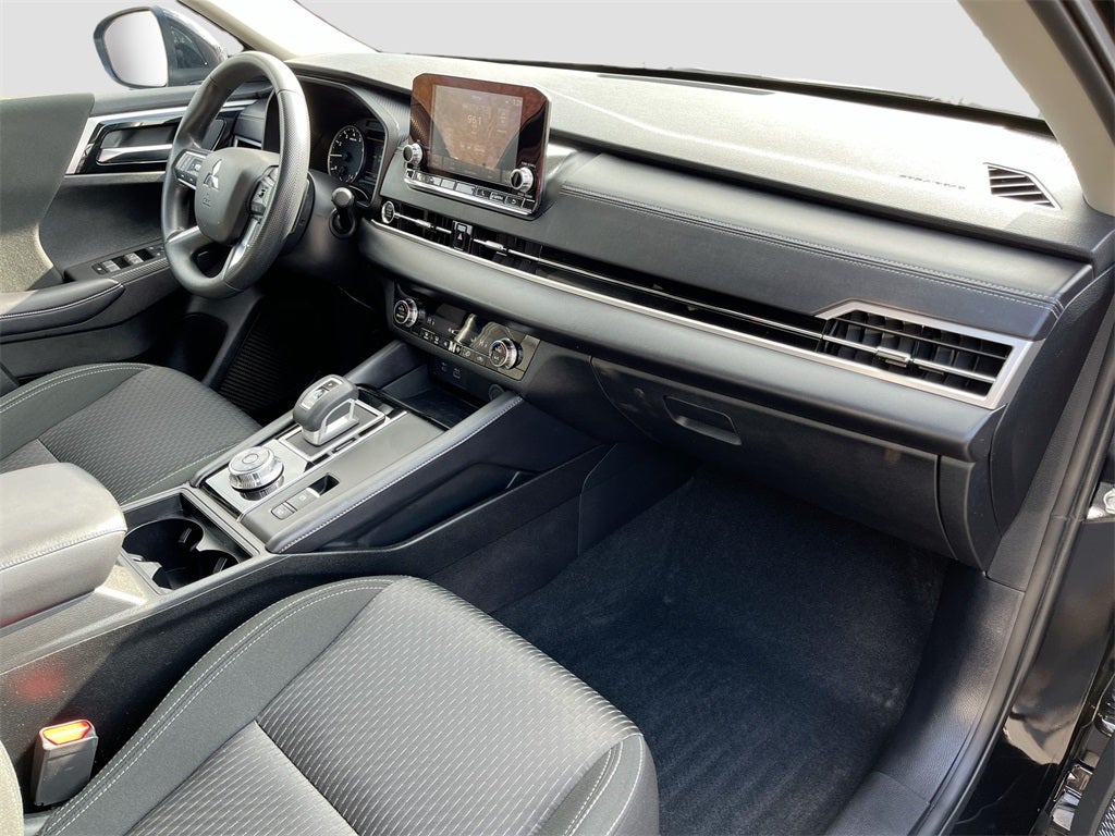 2024 Mitsubishi Outlander ES