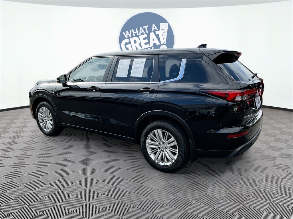 2024 Mitsubishi Outlander ES