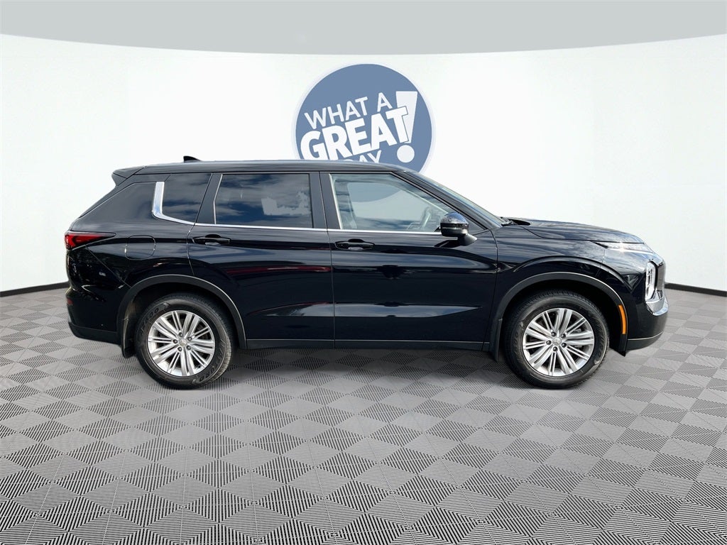 2024 Mitsubishi Outlander ES
