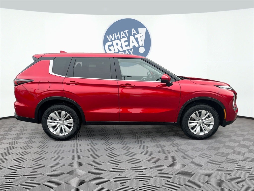 2025 Mitsubishi Outlander ES