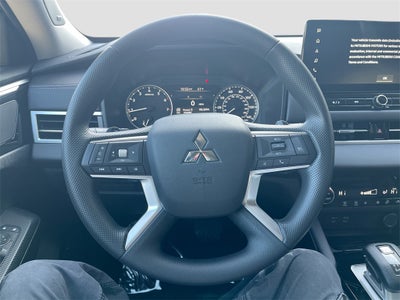 2025 Mitsubishi Outlander ES