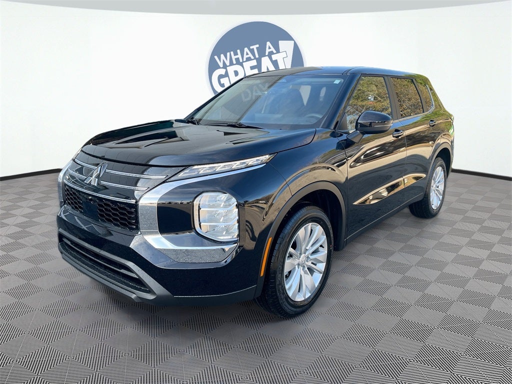 2025 Mitsubishi Outlander ES