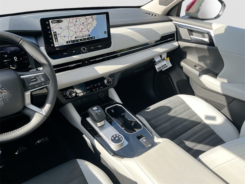 2025 Mitsubishi Outlander SE Tech Package