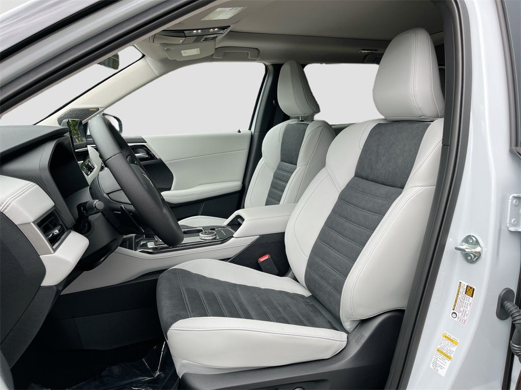 2025 Mitsubishi Outlander SE Tech Pakcage