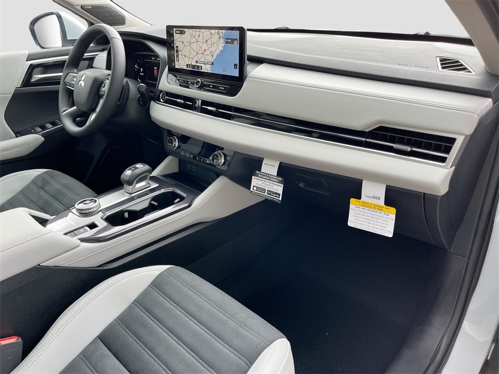 2025 Mitsubishi Outlander SE Tech Pakcage