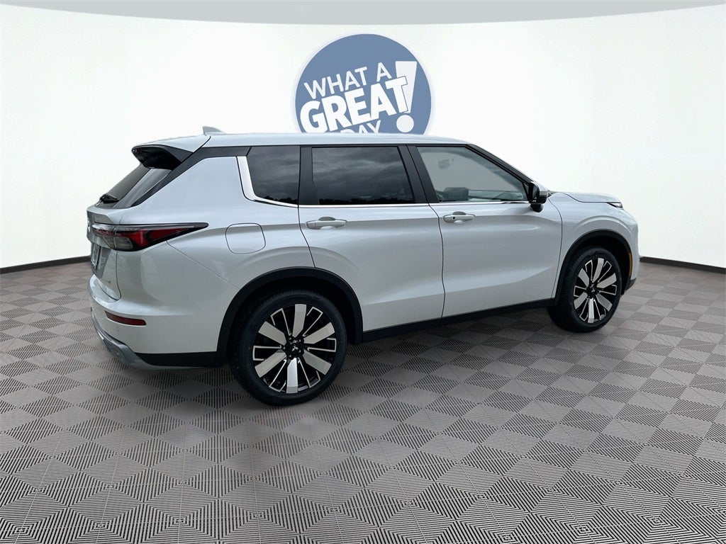 2025 Mitsubishi Outlander SE Tech Pakcage