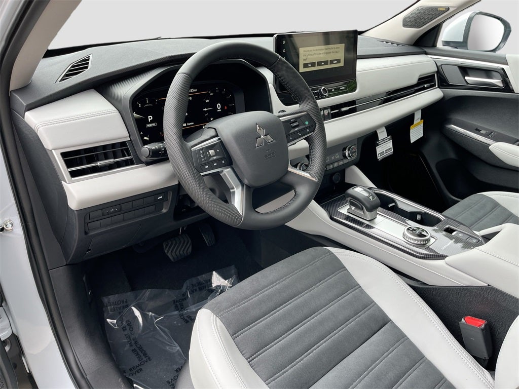 2025 Mitsubishi Outlander SE Tech Pakcage