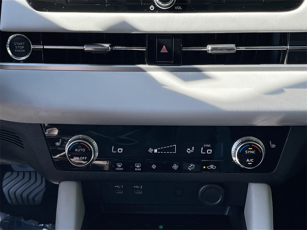 2025 Mitsubishi Outlander SE Tech Package