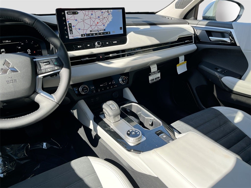 2025 Mitsubishi Outlander SE Tech Package