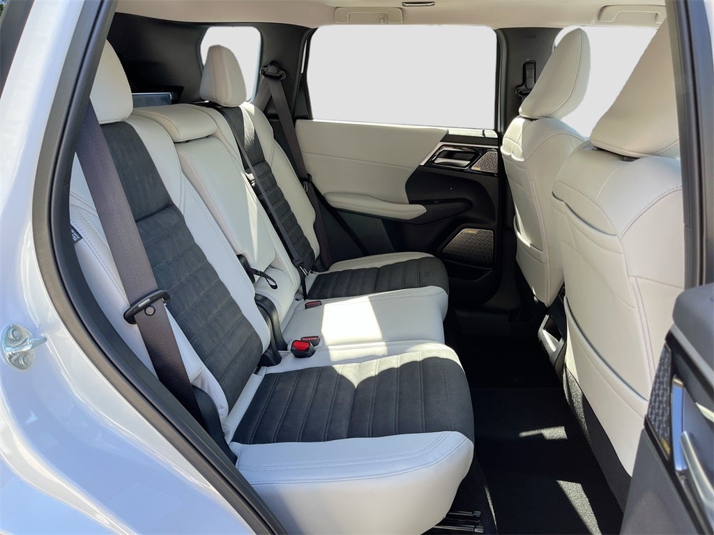 2025 Mitsubishi Outlander SE Tech Package