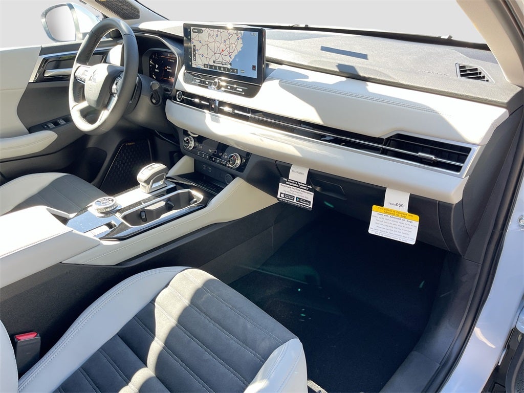 2025 Mitsubishi Outlander SE Tech Package