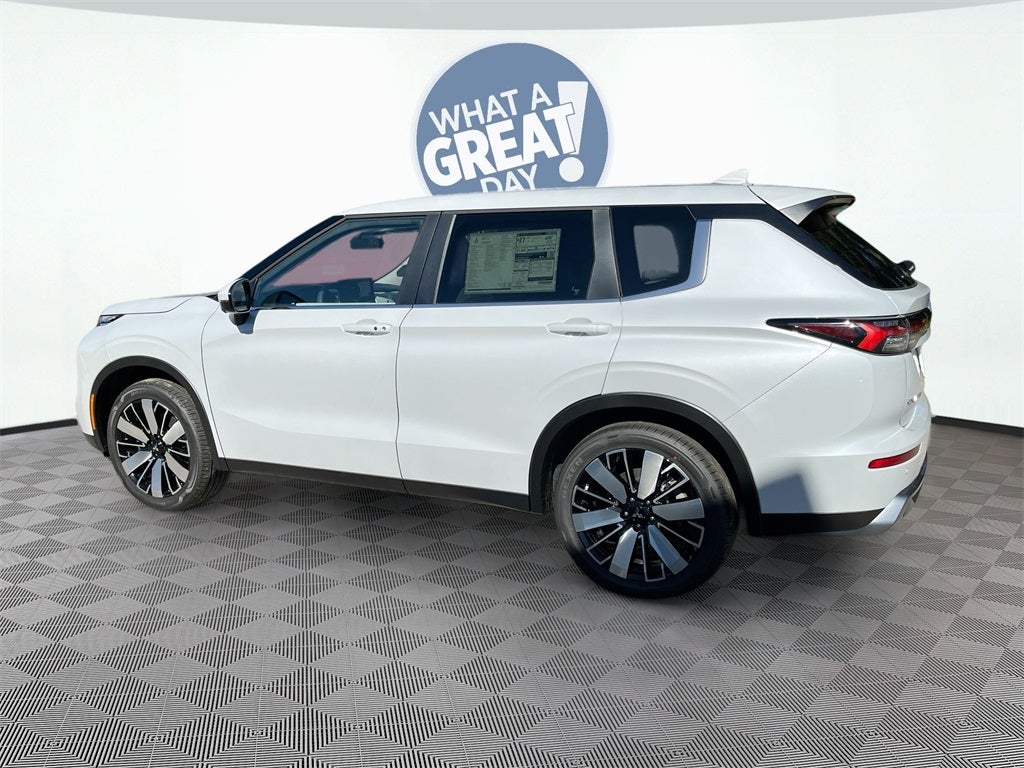 2025 Mitsubishi Outlander SE Tech Package