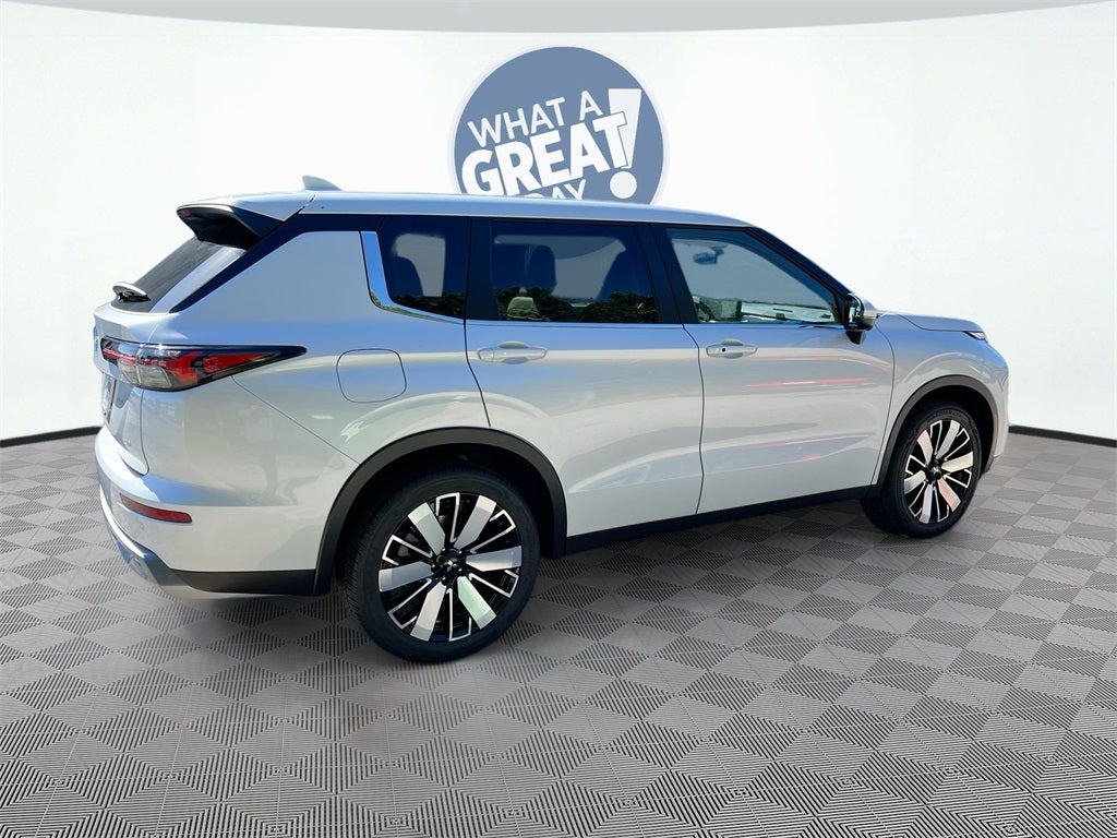 2025 Mitsubishi Outlander SE Tech Package