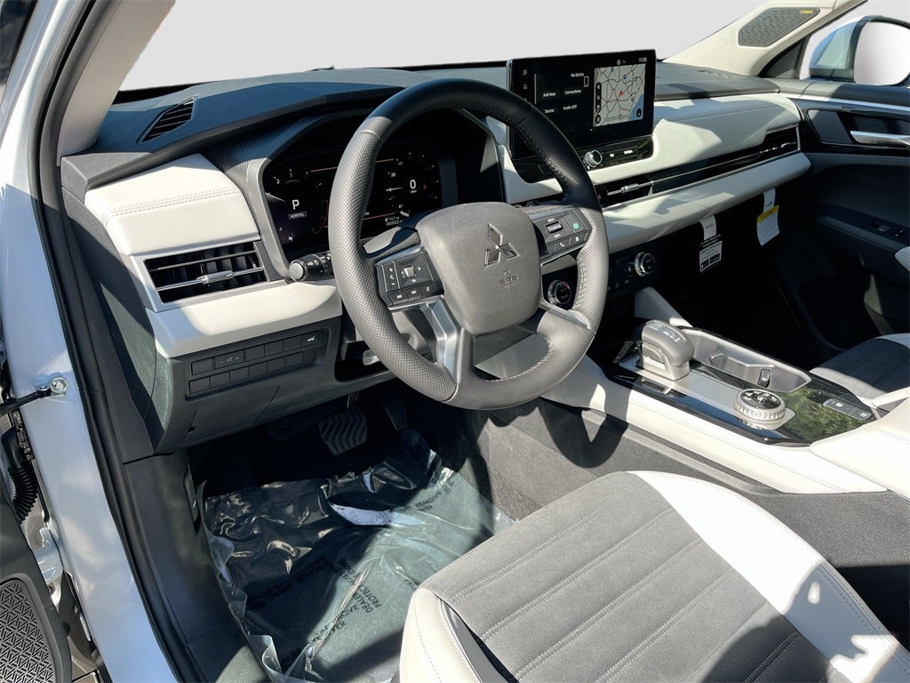 2025 Mitsubishi Outlander SE Tech Package