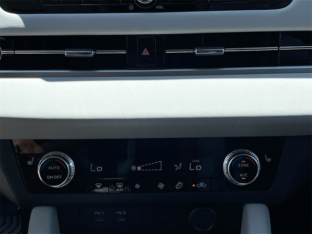 2025 Mitsubishi Outlander SE Tech Package