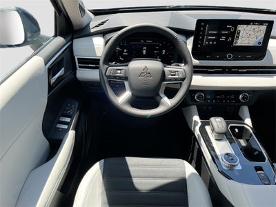 2025 Mitsubishi Outlander SE Tech Package