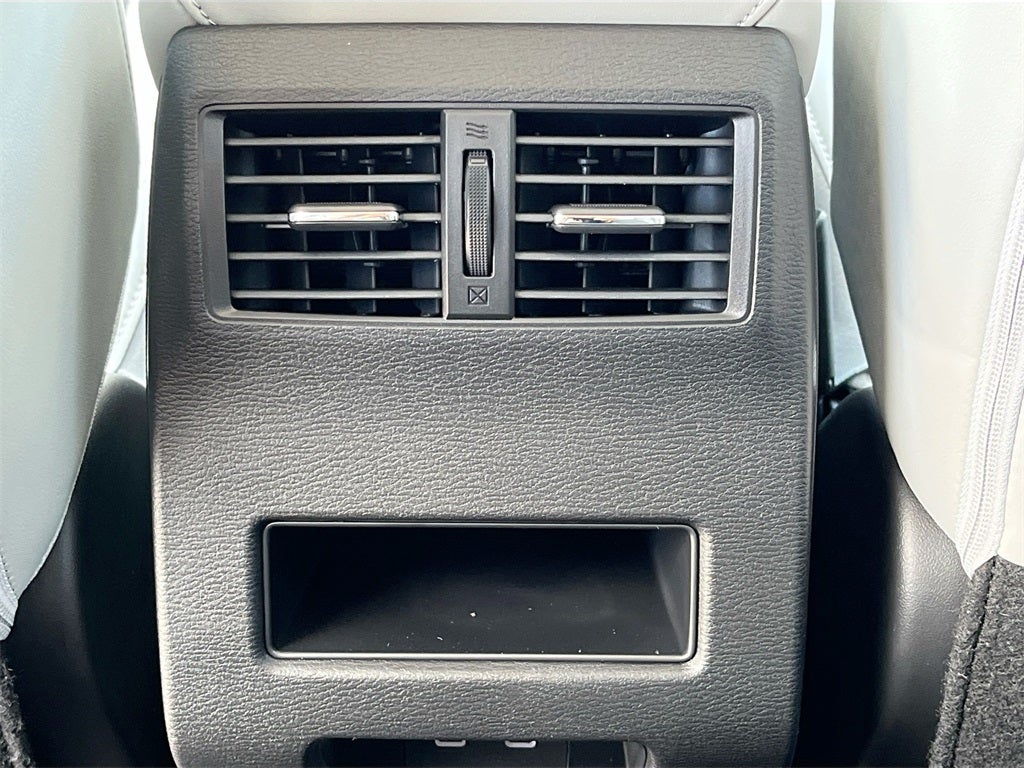 2025 Mitsubishi Outlander SE Tech Package