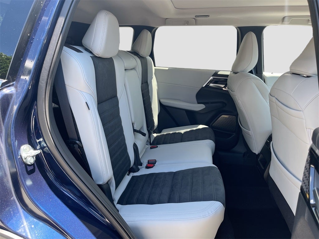 2025 Mitsubishi Outlander SE Tech Package