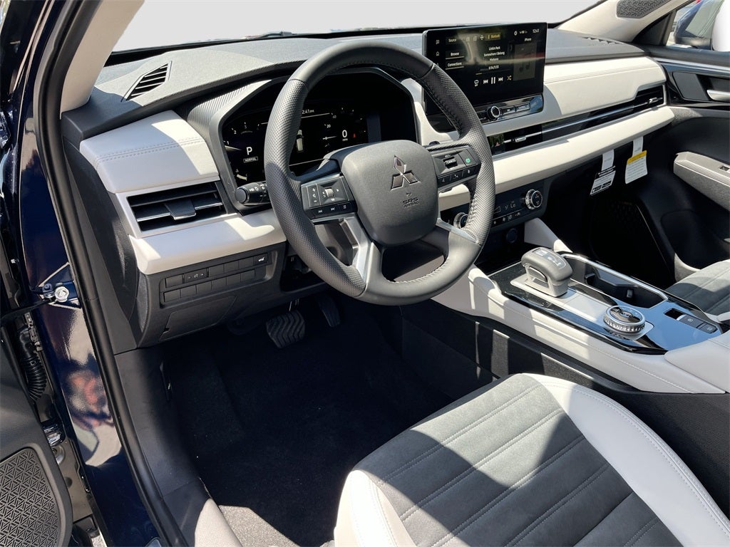 2025 Mitsubishi Outlander SE Tech Package