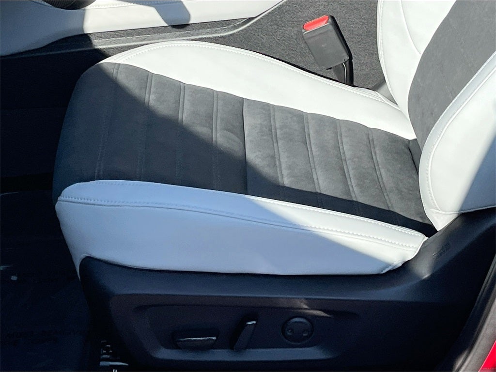 2025 Mitsubishi Outlander SE Tech Package