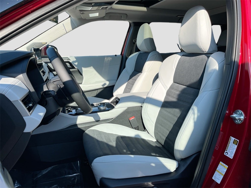 2025 Mitsubishi Outlander SE Tech Package