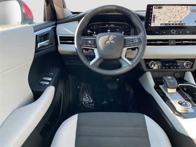 2025 Mitsubishi Outlander SE Tech Package