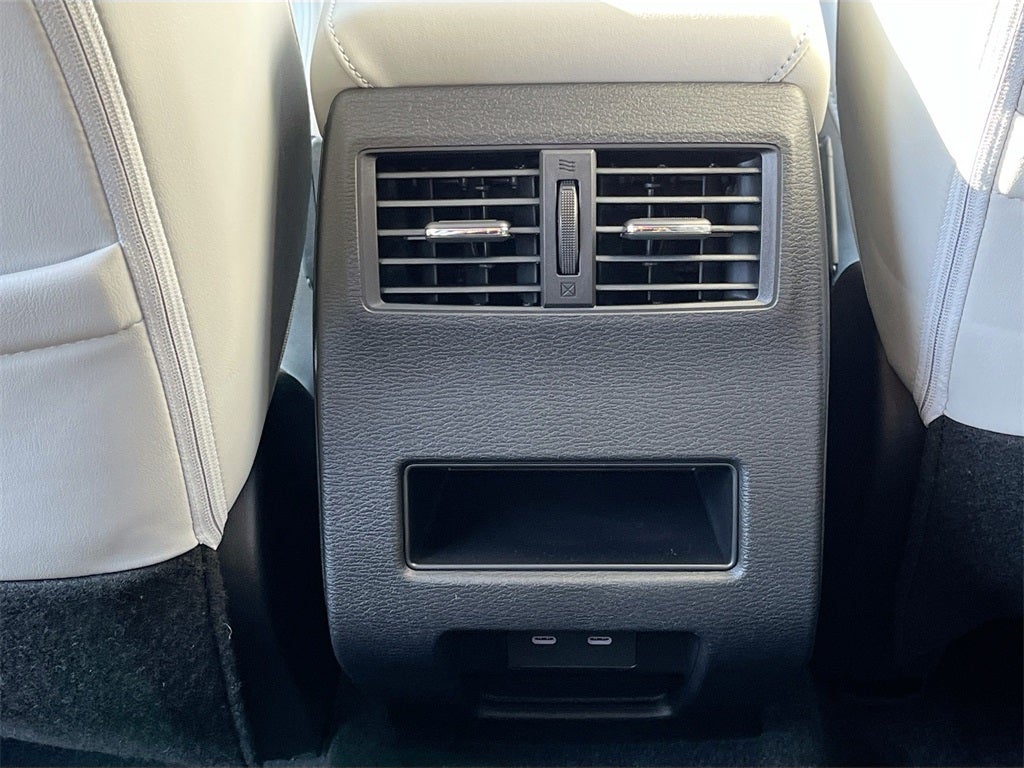 2025 Mitsubishi Outlander SE Tech Package