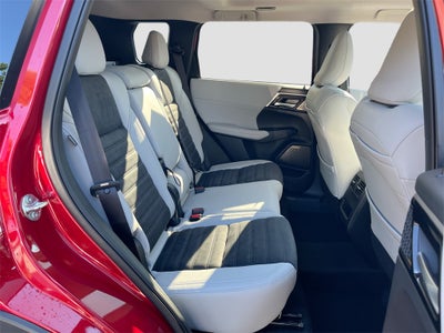 2025 Mitsubishi Outlander SE Tech Package