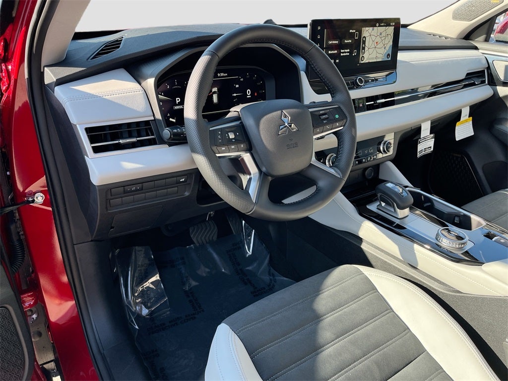 2025 Mitsubishi Outlander SE Tech Package