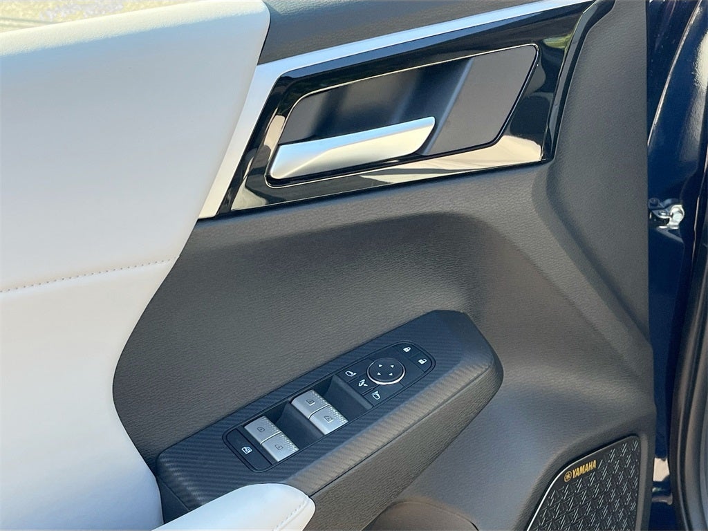 2025 Mitsubishi Outlander SE Tech Package