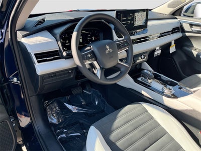 2025 Mitsubishi Outlander SE Tech Package