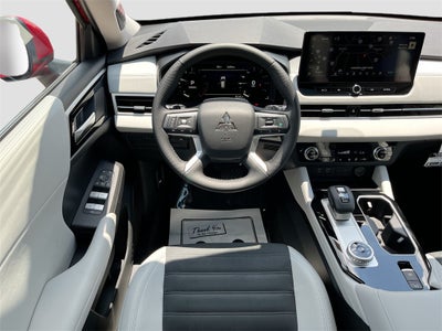 2025 Mitsubishi Outlander SE Tech Package