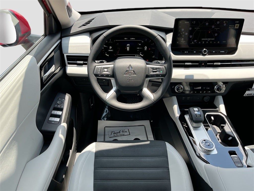 2025 Mitsubishi Outlander SE Tech Package