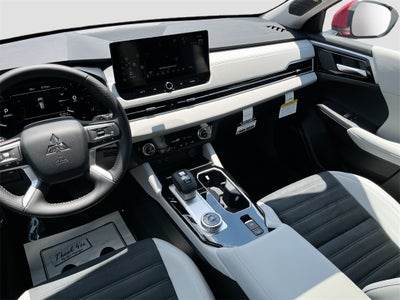 2025 Mitsubishi Outlander SE Tech Package