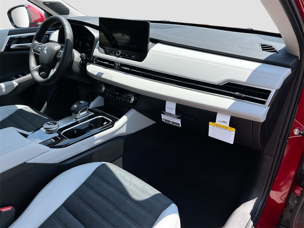 2025 Mitsubishi Outlander SE Tech Package