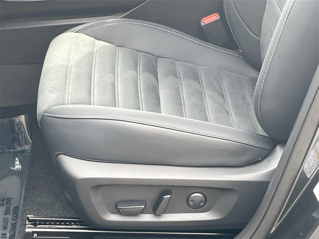 2025 Mitsubishi Outlander SE Tech Package