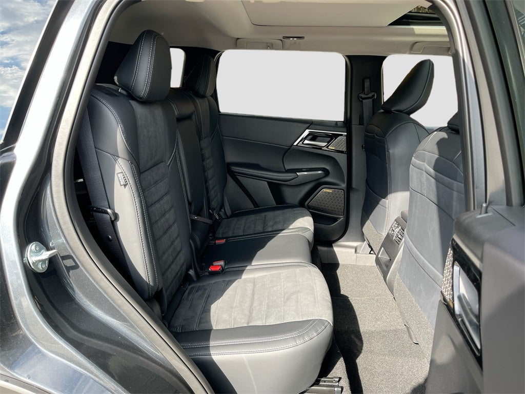 2025 Mitsubishi Outlander SE Tech Package