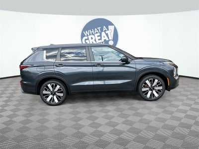 2025 Mitsubishi Outlander SE Tech Package