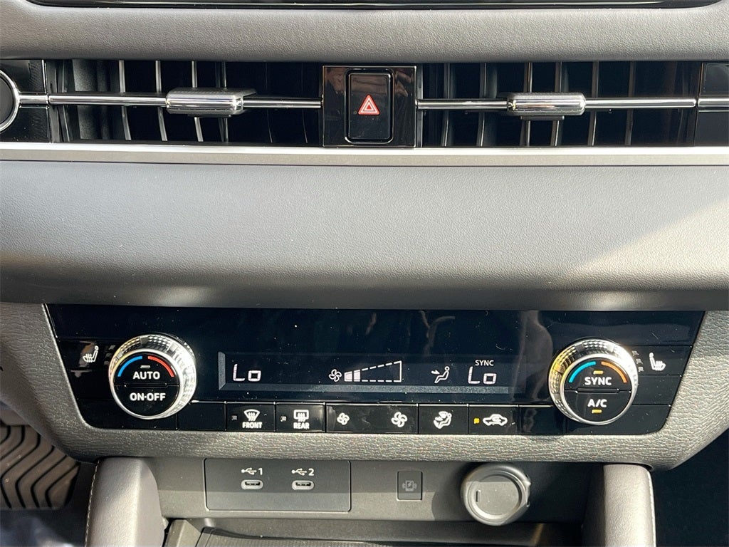2025 Mitsubishi Outlander SE Tech Package