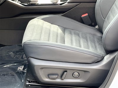 2025 Mitsubishi Outlander SE Tech Package