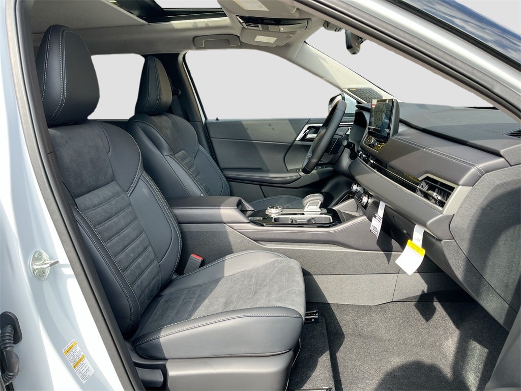 2025 Mitsubishi Outlander SE Tech Package