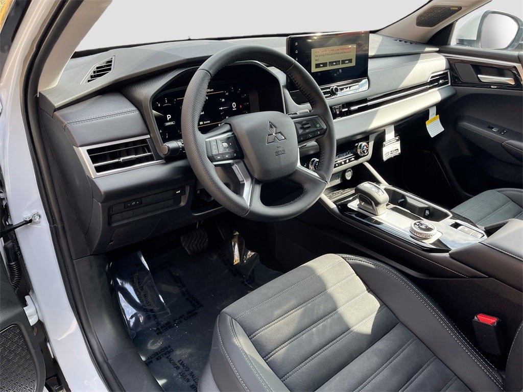 2025 Mitsubishi Outlander SE Tech Package