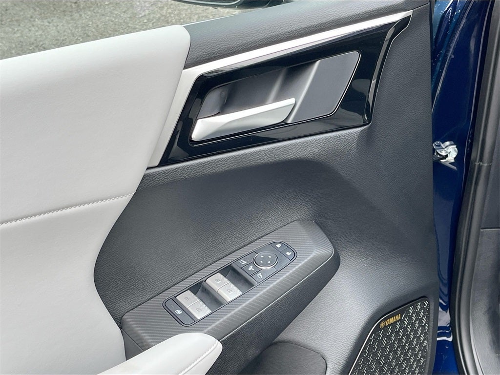 2025 Mitsubishi Outlander SE Tech Package