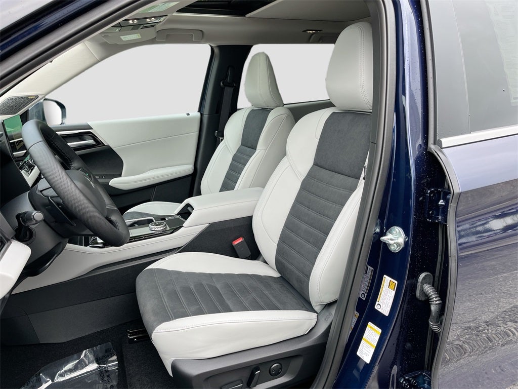 2025 Mitsubishi Outlander SE Tech Package